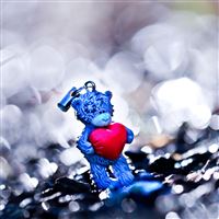Love Struck iPad 4 wallpaper