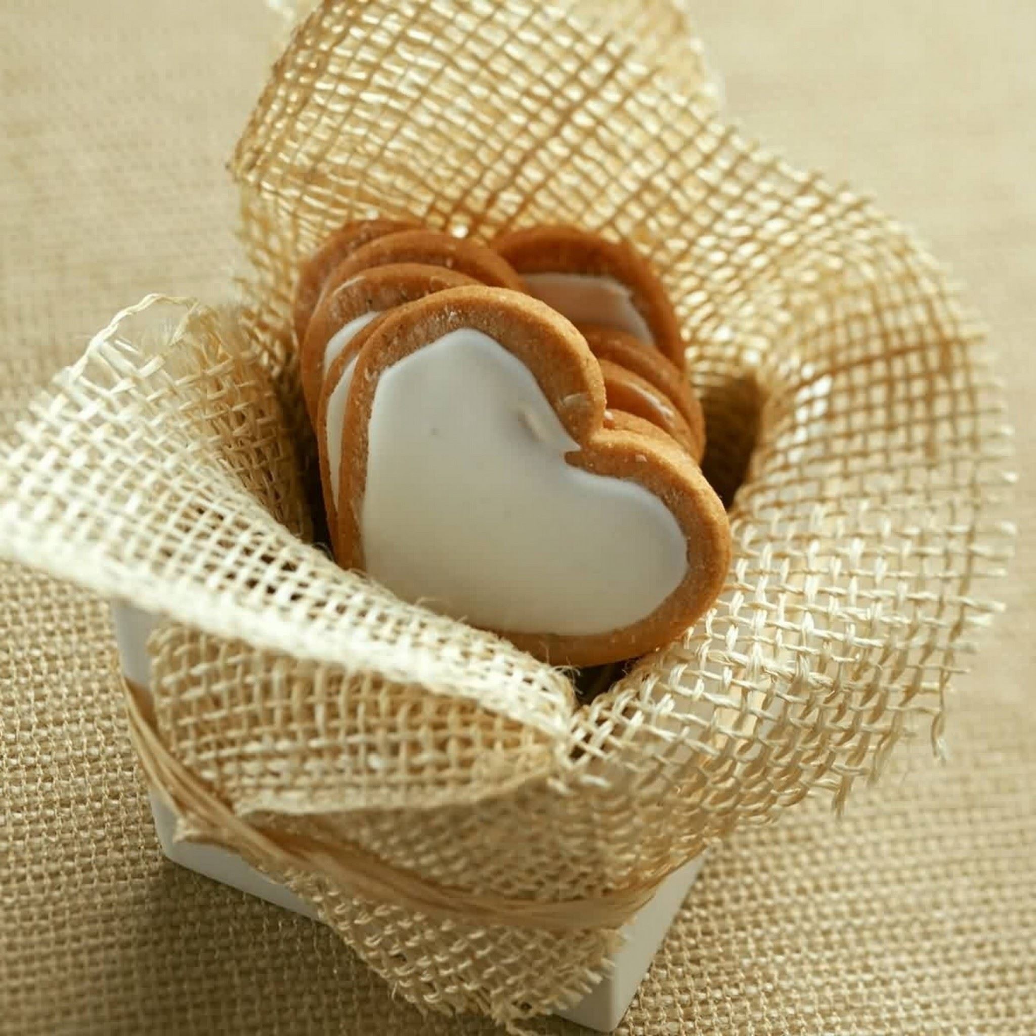 Cookies Hearts Glaze Box Gift iPad Air wallpaper 