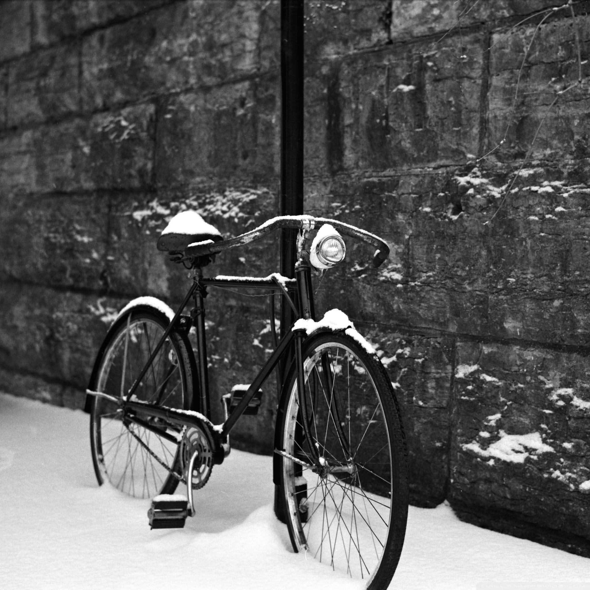 Bicycle in Snow iPad Air wallpaper 
