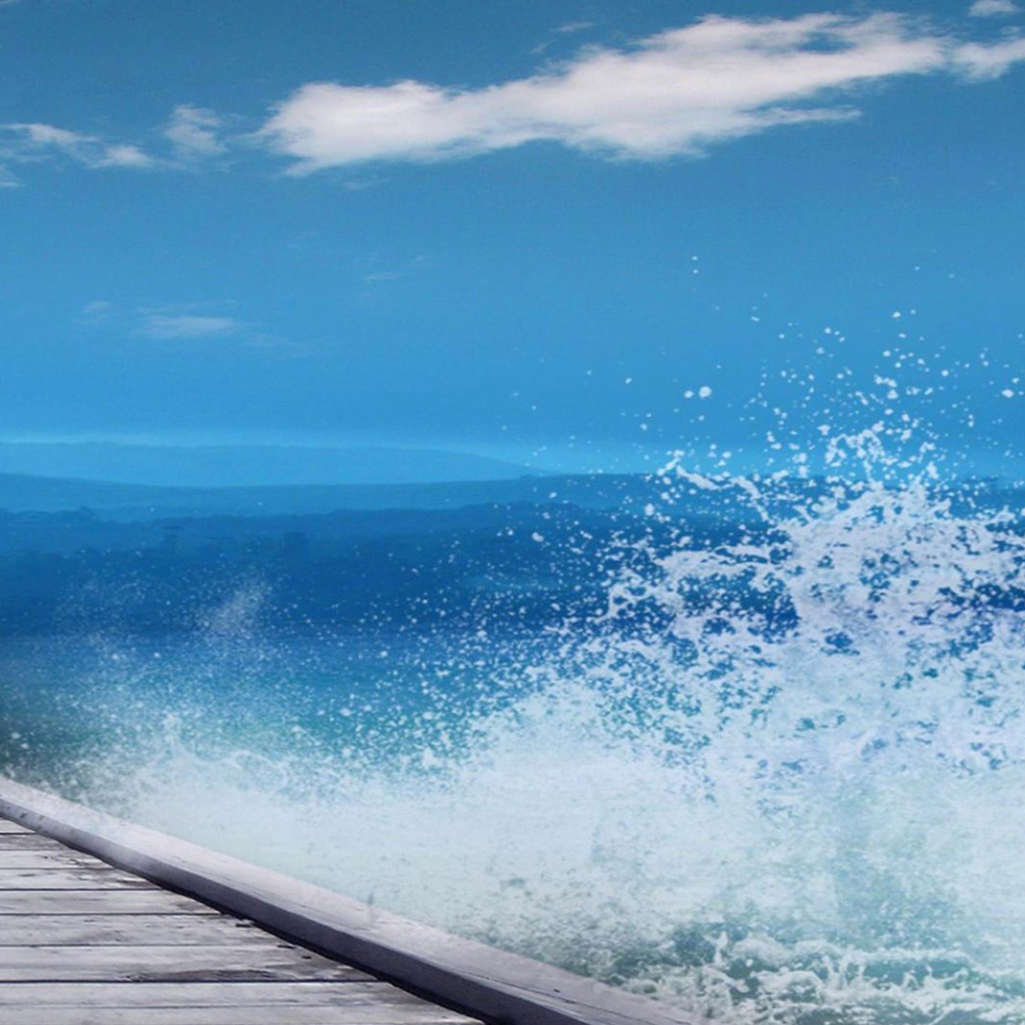 Sunny Shore Wave Splash iPad Air wallpaper 
