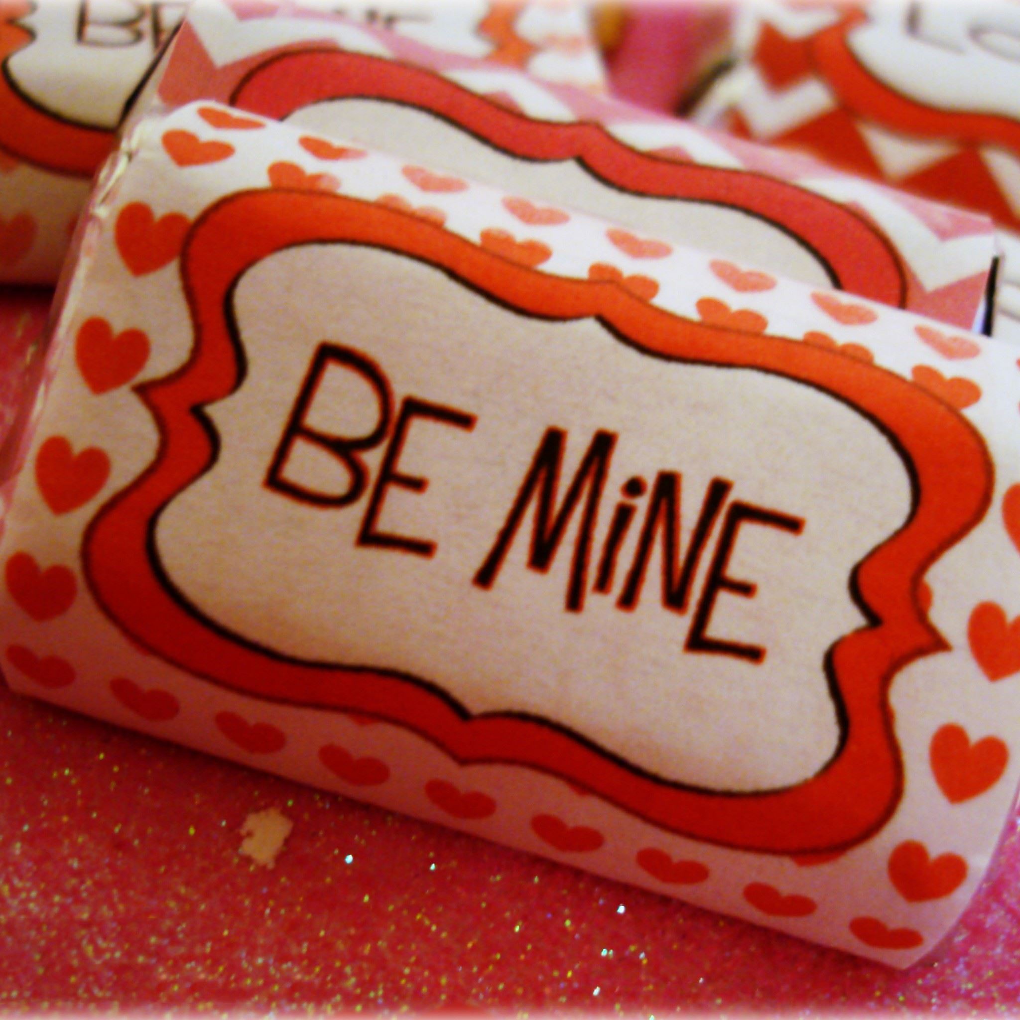 Valentines Day Candy Be Mine iPad Air wallpaper 