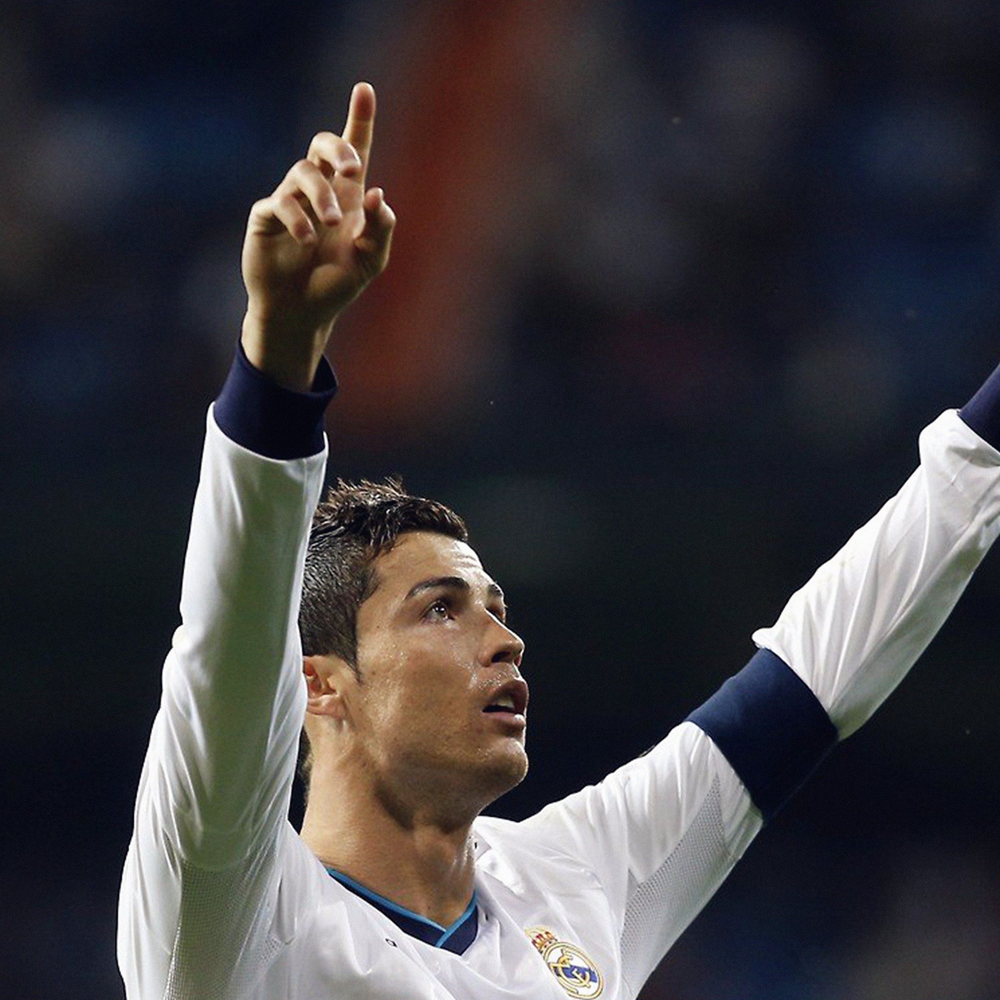 Ronaldo Cristiano Real Madrid Soccer Sports iPad Air wallpaper 