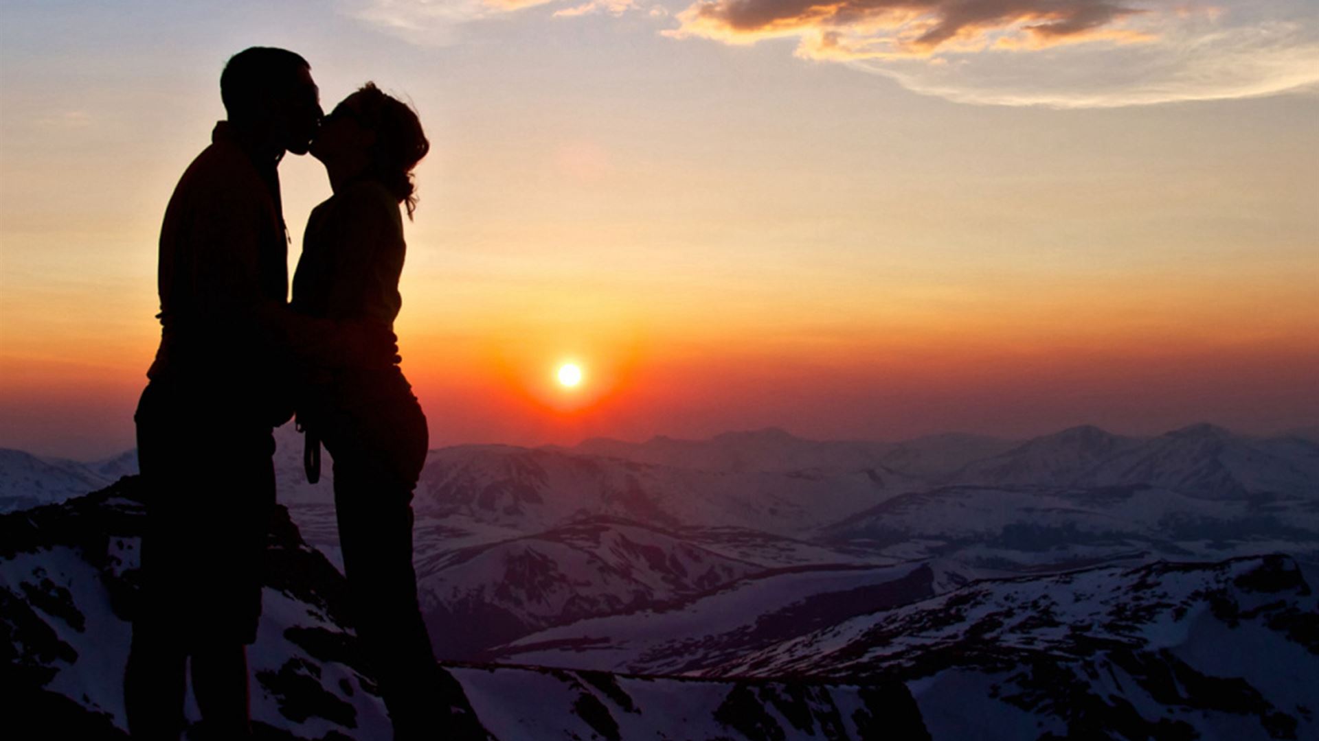 Romantic Sunset Mountain Kiss Lovers iPad Air wallpaper 
