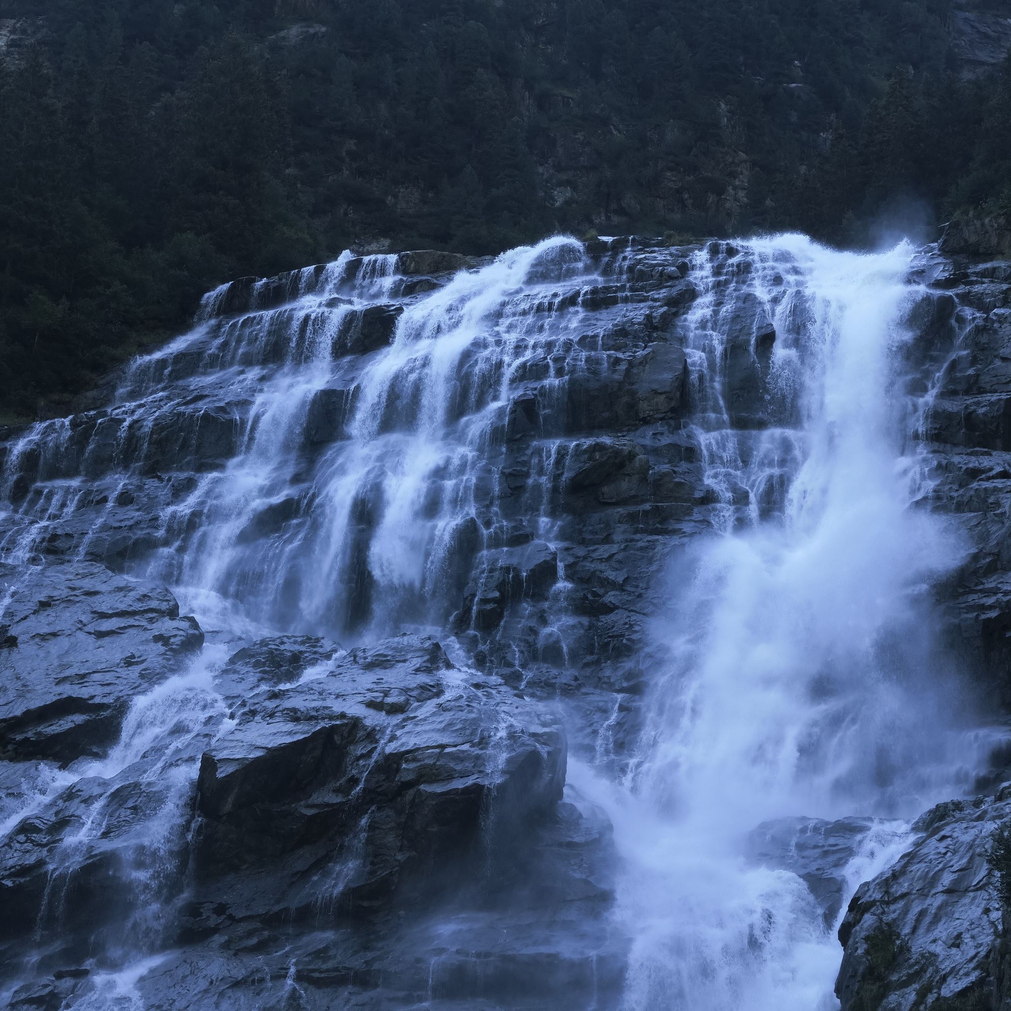 Waterfall Rocks Precipice Water iPad Air wallpaper 