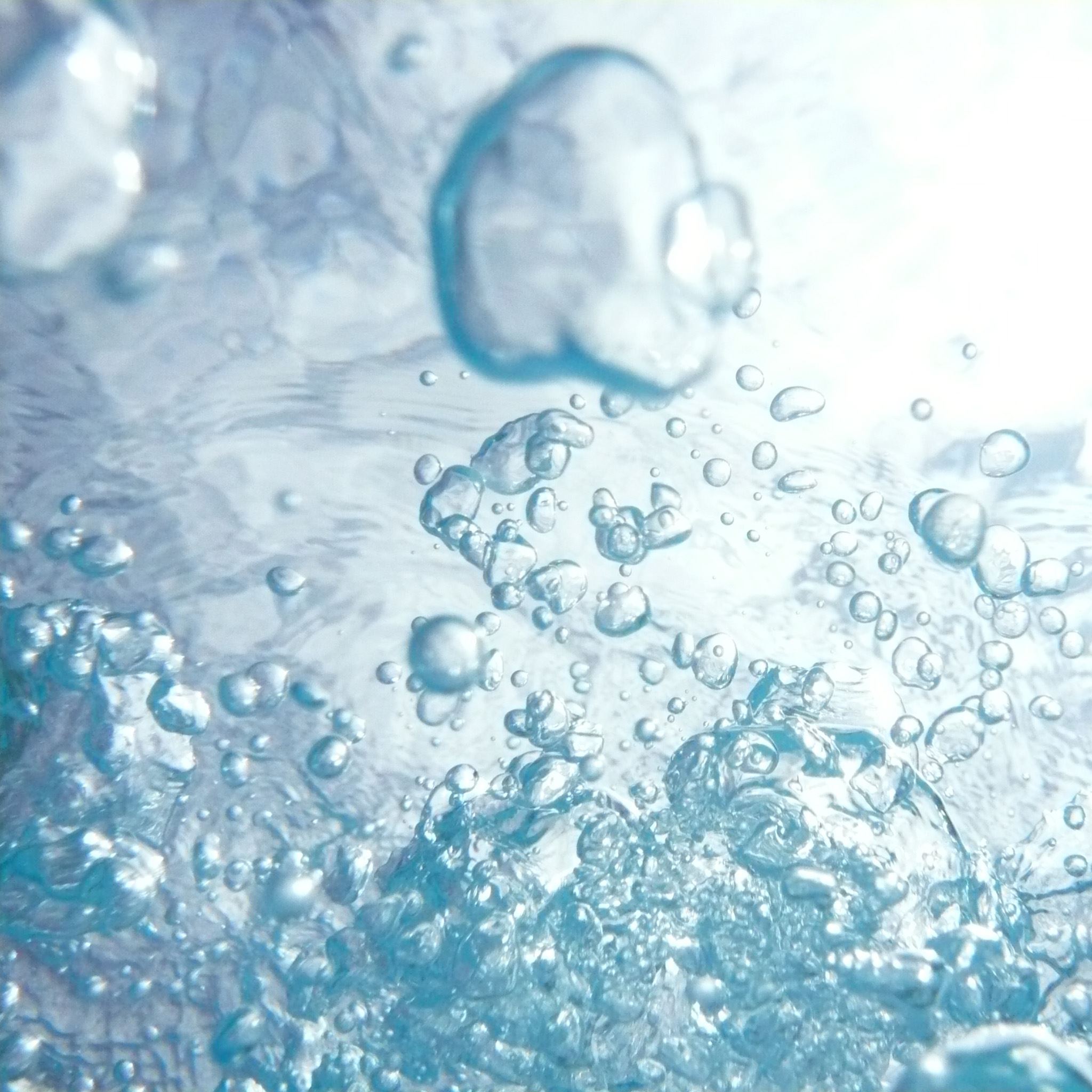 Water bubbles iPad Air wallpaper 