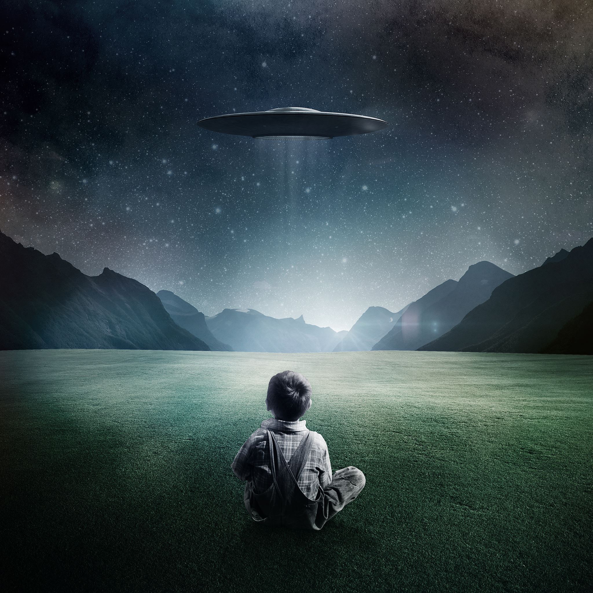 Boy and UFO iPad Air wallpaper 