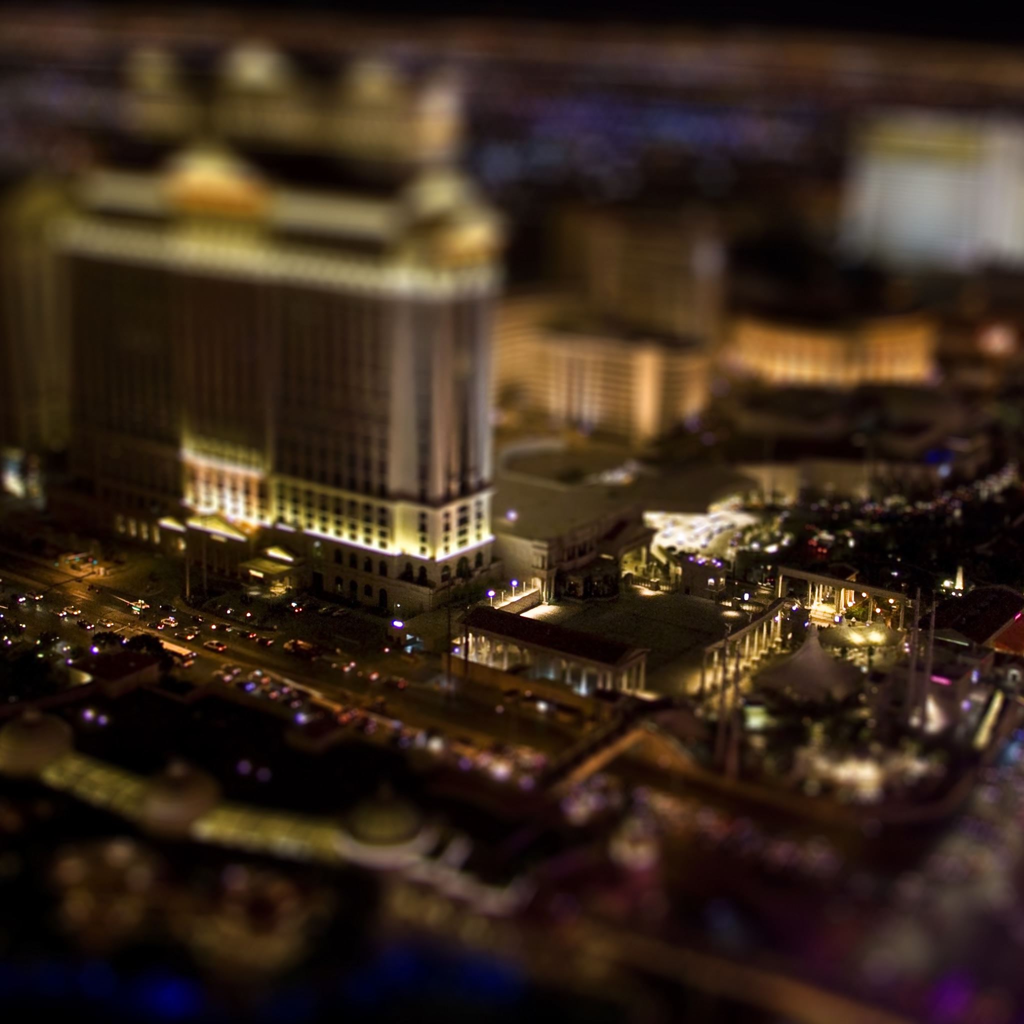 Las Vegas By Night iPad Air wallpaper 