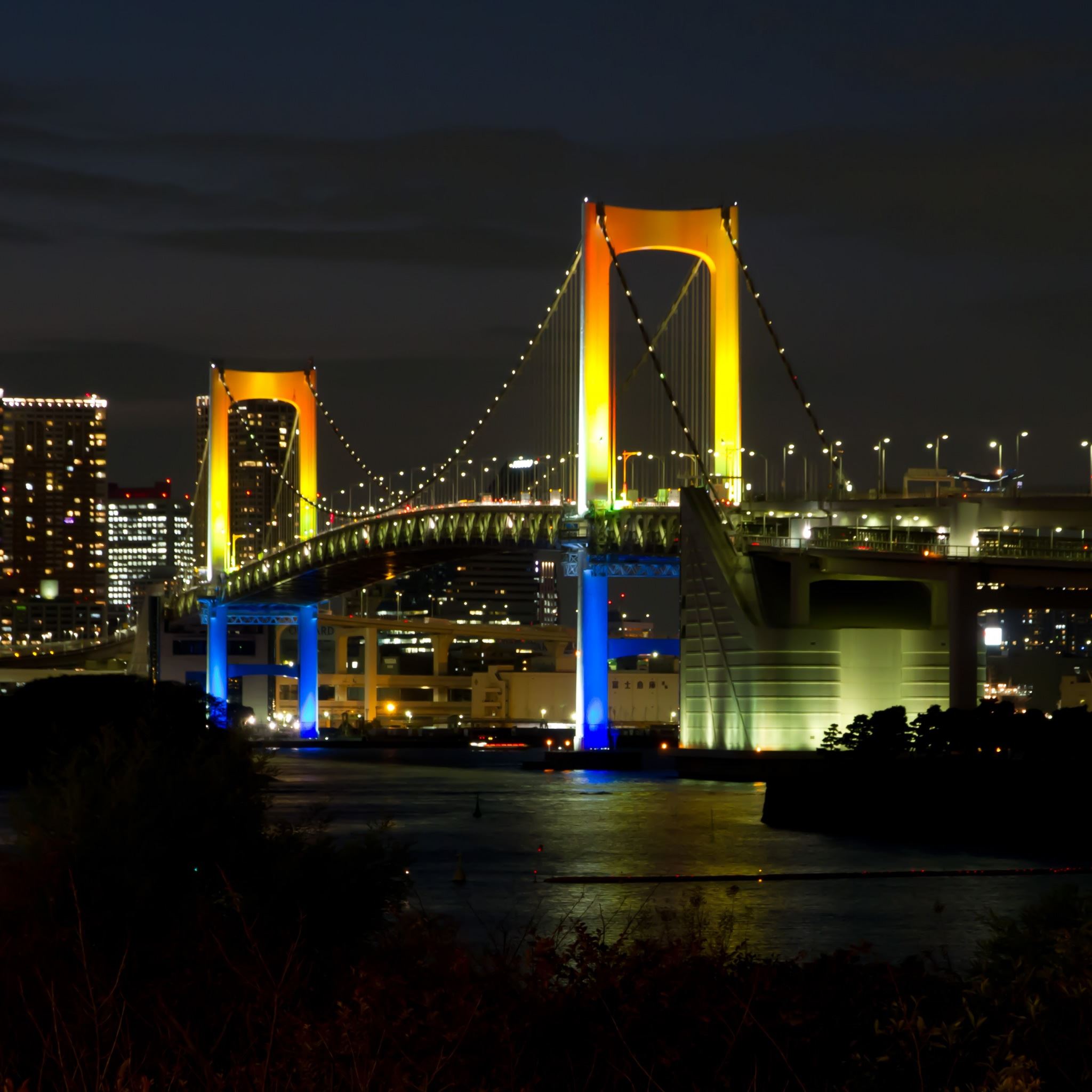 Tokyo Rainbow Bridge iPad Air wallpaper 