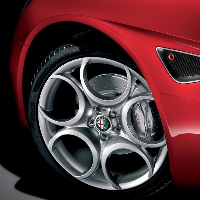 Alfa Romeo 8c Competizione 8 iPad wallpaper 