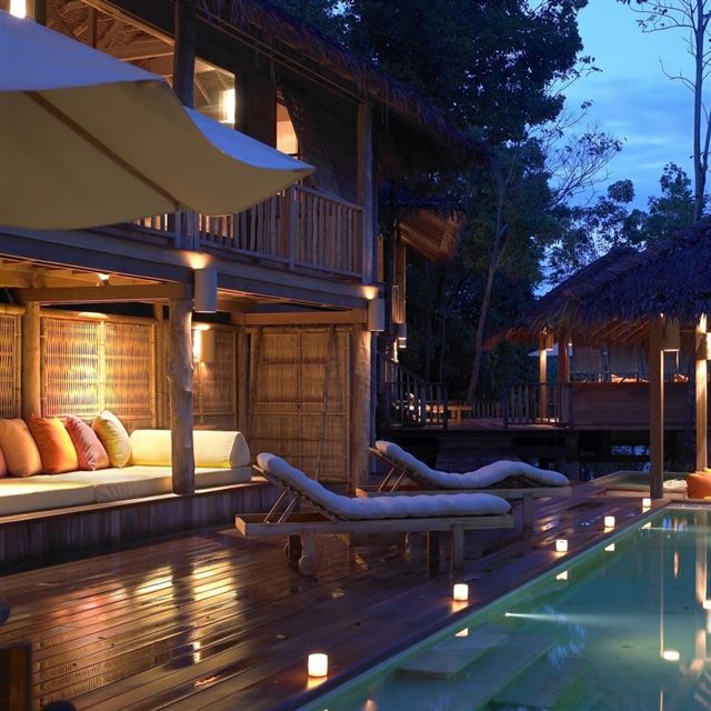 Luxury Resort 2 iPad wallpaper 