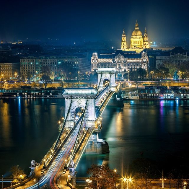 Szechenyi Chain Bridge Budapest iPad wallpaper 