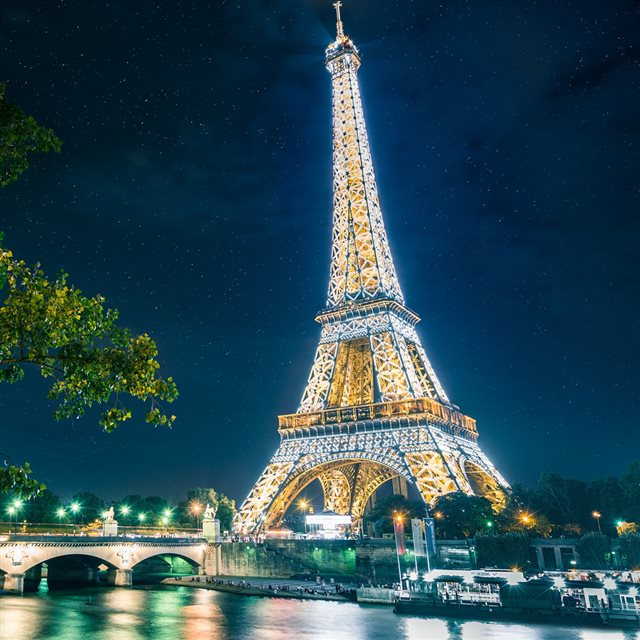 Eiffel tower iPad wallpaper 