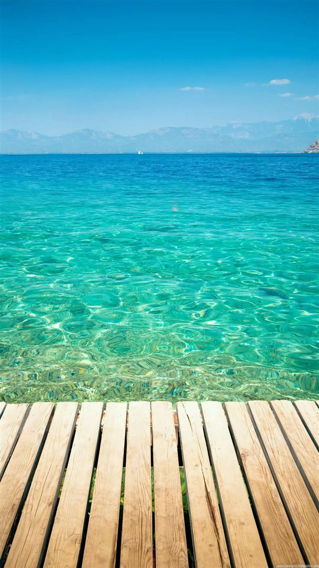 Clear Tropical Ocean Water Lockscreen iPhone 8 wallpaper 
