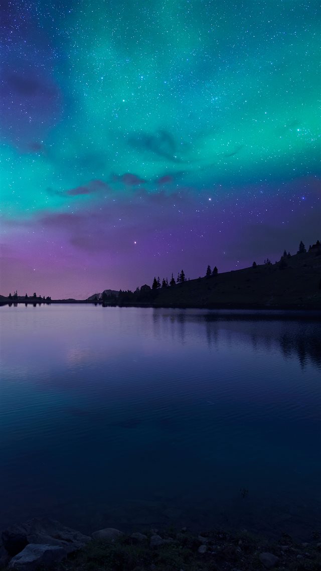 Night Fall at Lake Aurora iPhone 8 wallpaper 