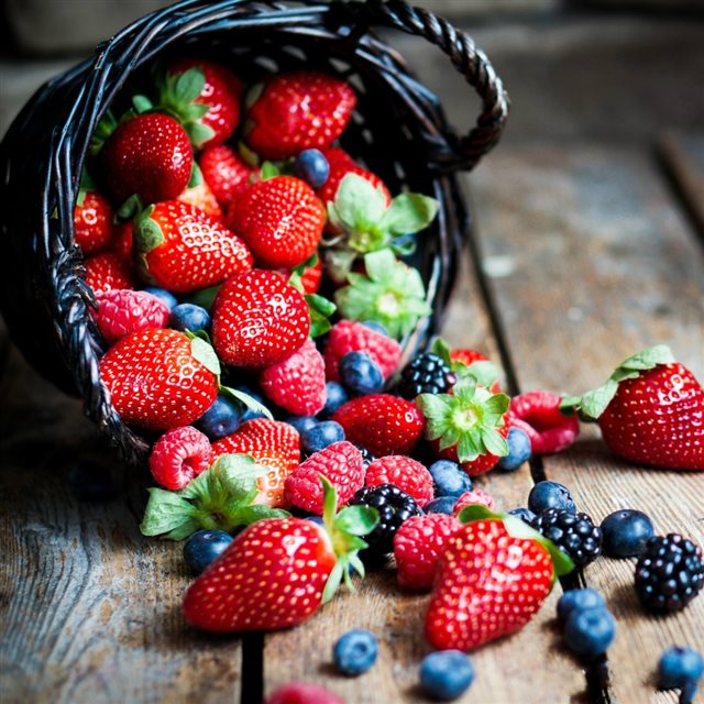 Berries In Basket Macro iPad wallpaper 