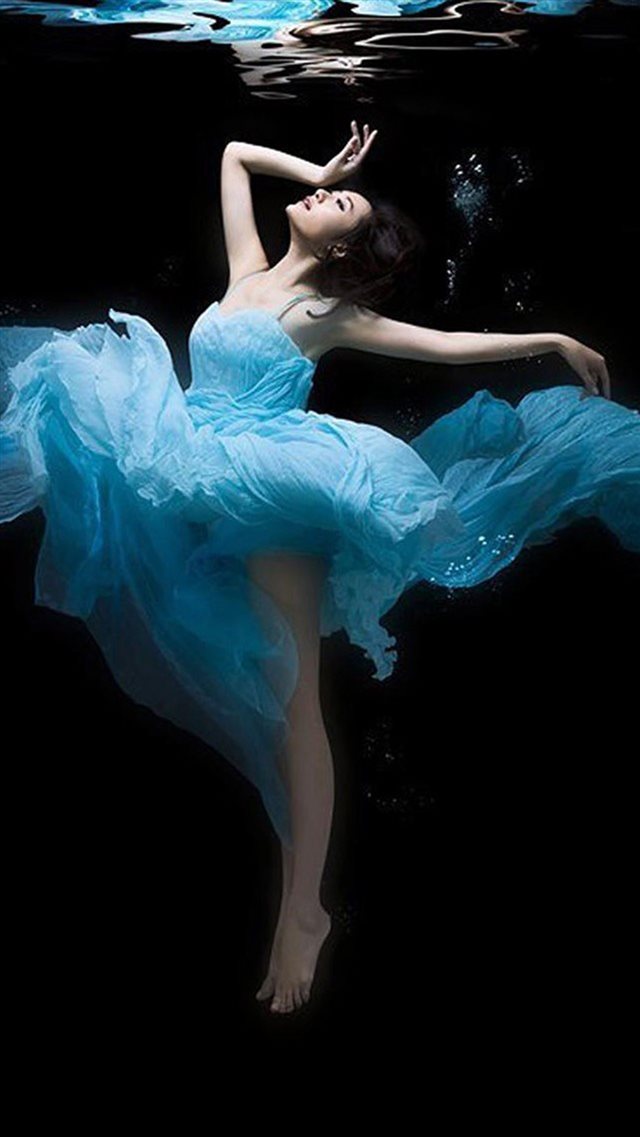 Dance Undersea Beauty iPhone 8 wallpaper 
