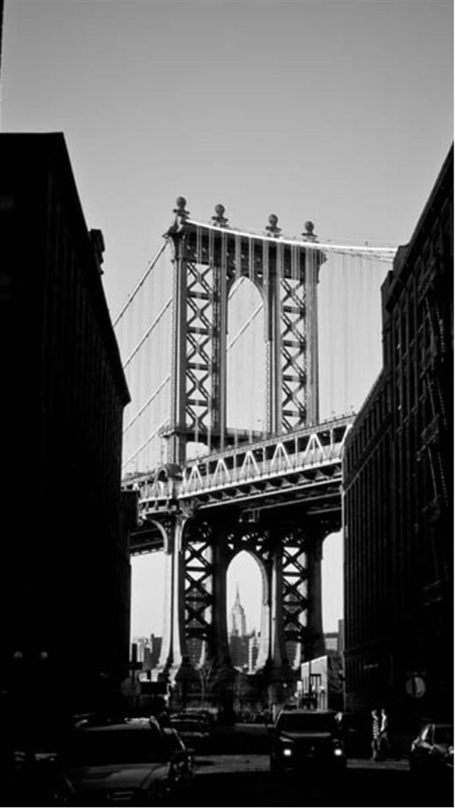 Manhattan Bridge New York Black And White iPhone 8 wallpaper 