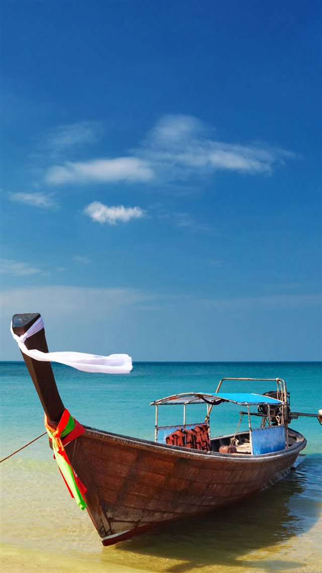 Karon Beach Yacht iPhone 8 wallpaper 