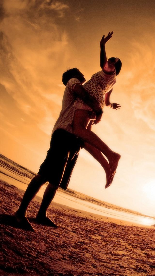 Seaside Lift Happy Lover Couple iPhone 8 wallpaper 