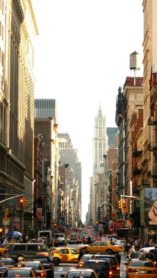 Manhattan Busy Street iPhone 8 wallpaper 