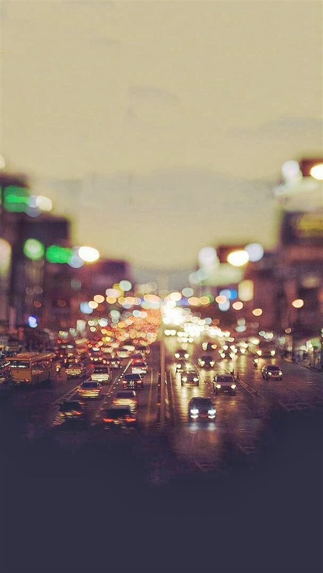City Traffic Evening Tilt Shift iPhone 8 wallpaper 