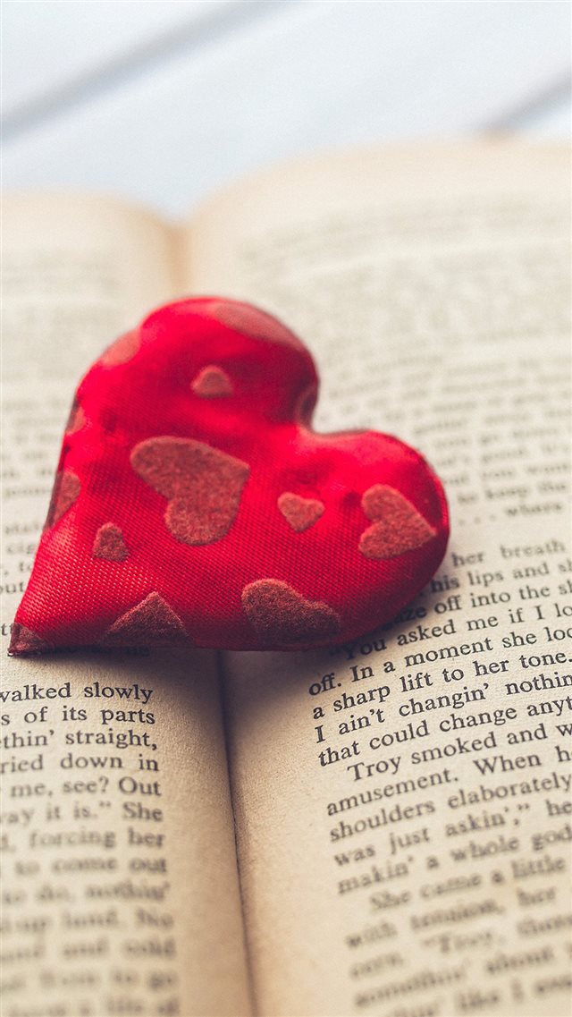 Romantic Heart Love Book Read iPhone 8 wallpaper 