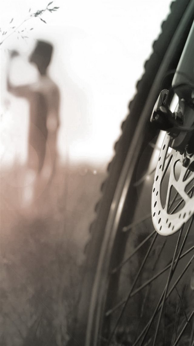 Macro Bike Wheel iPhone 8 wallpaper 