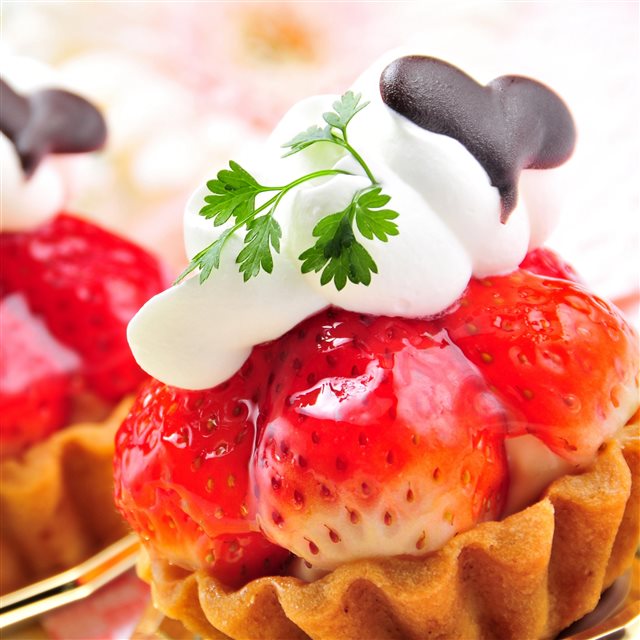 Strawberries Cake Jam iPad Pro wallpaper 