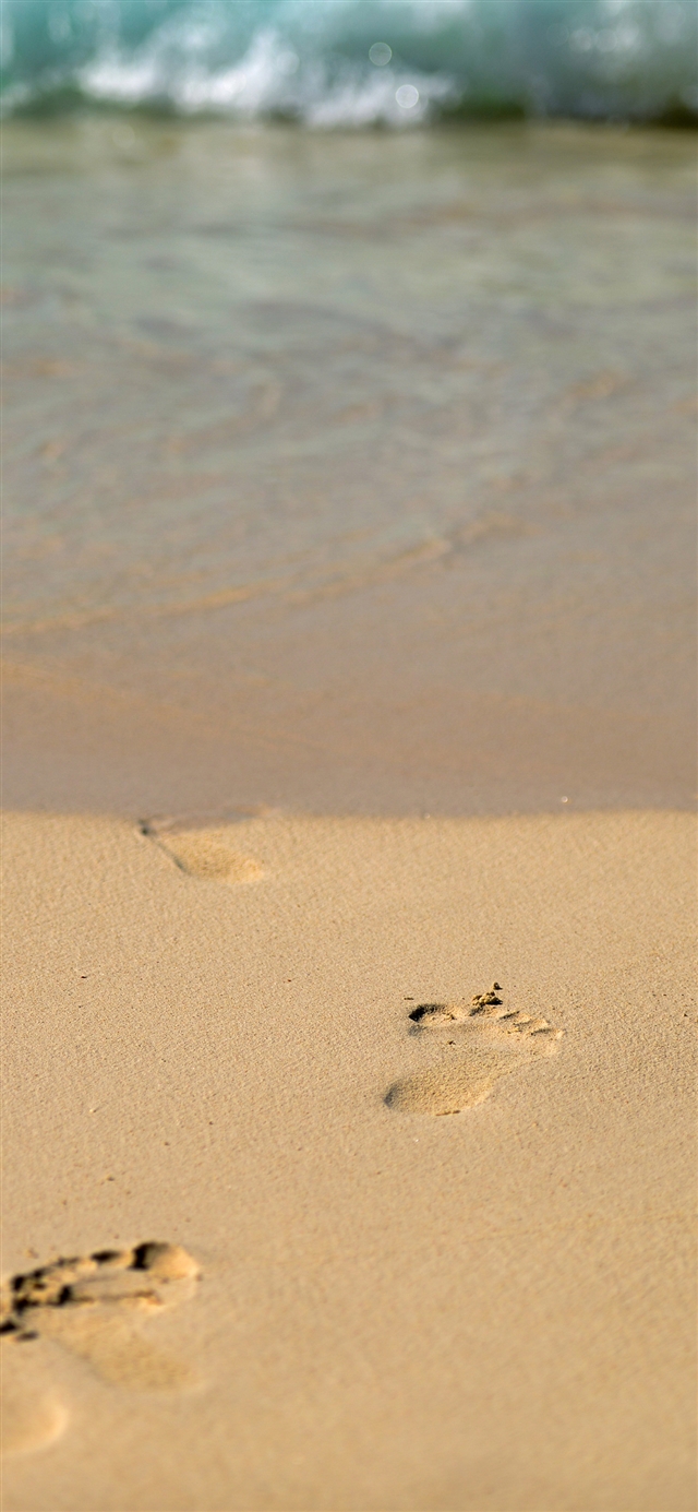 Sea beach footprint iPhone X wallpaper 