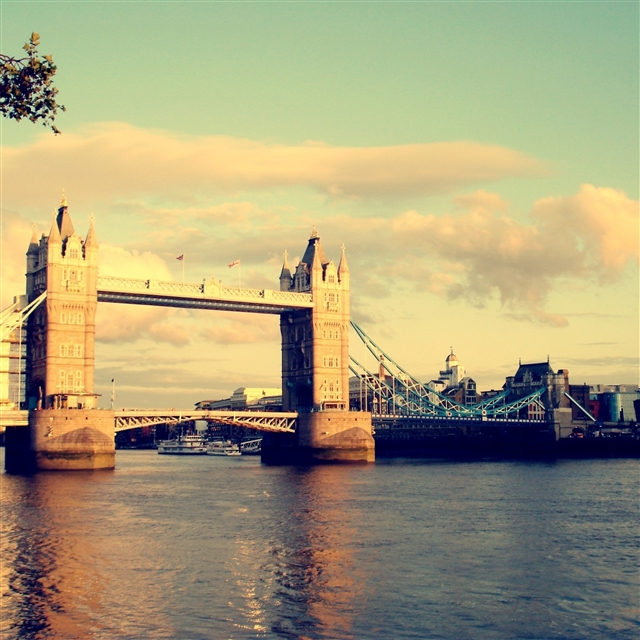 London bridge iPad Pro wallpaper 