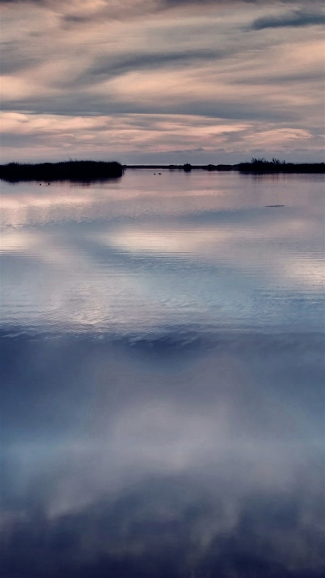 Water sky evening iPhone 8 wallpaper 