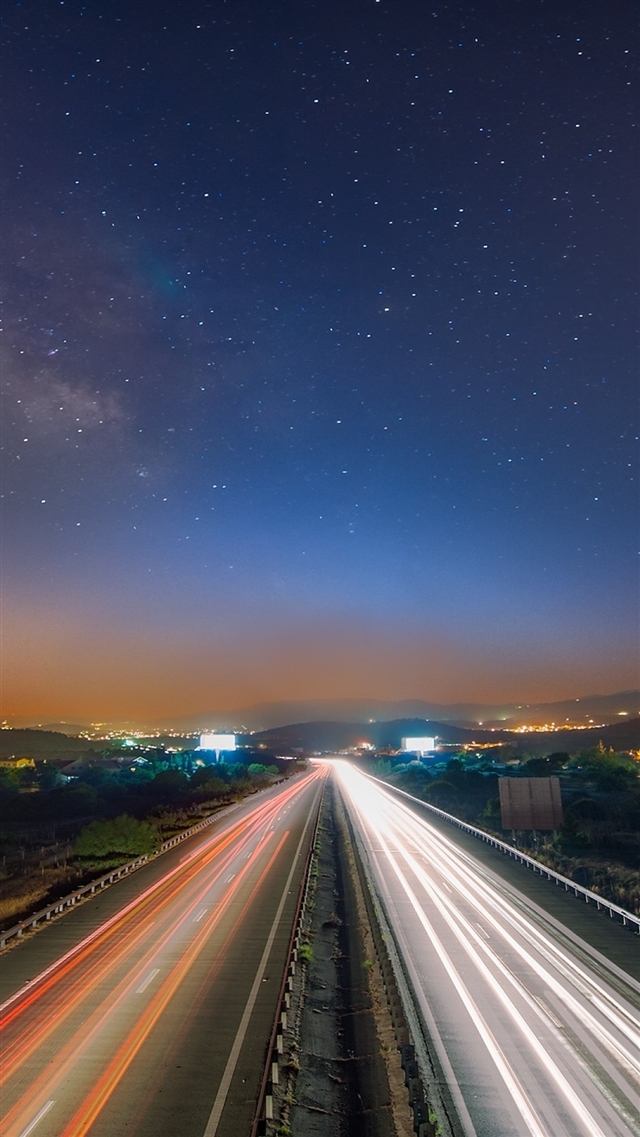 Starry sky night road traffic iPhone 8 wallpaper 