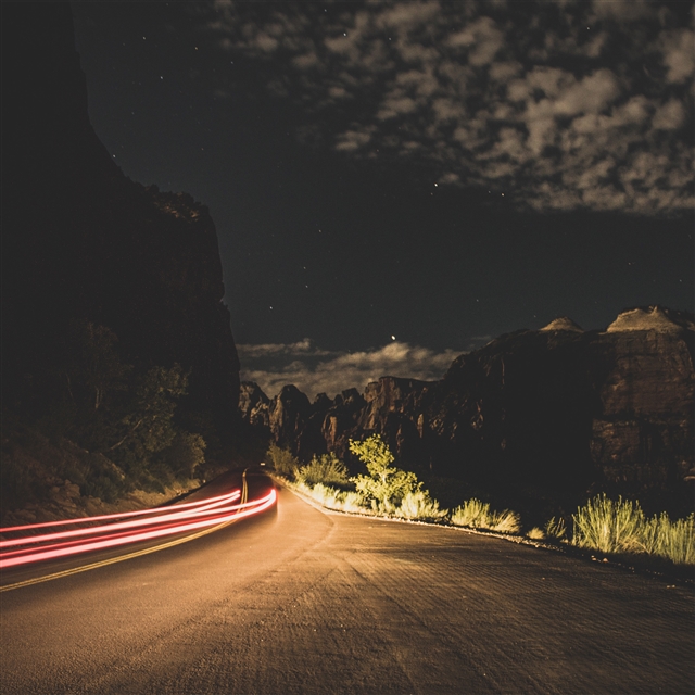 Road night car light iPad Pro wallpaper 