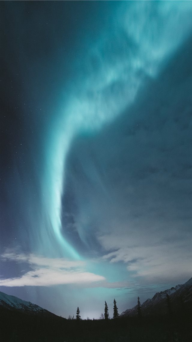 Aurora over Alaska iPhone 8 wallpaper 