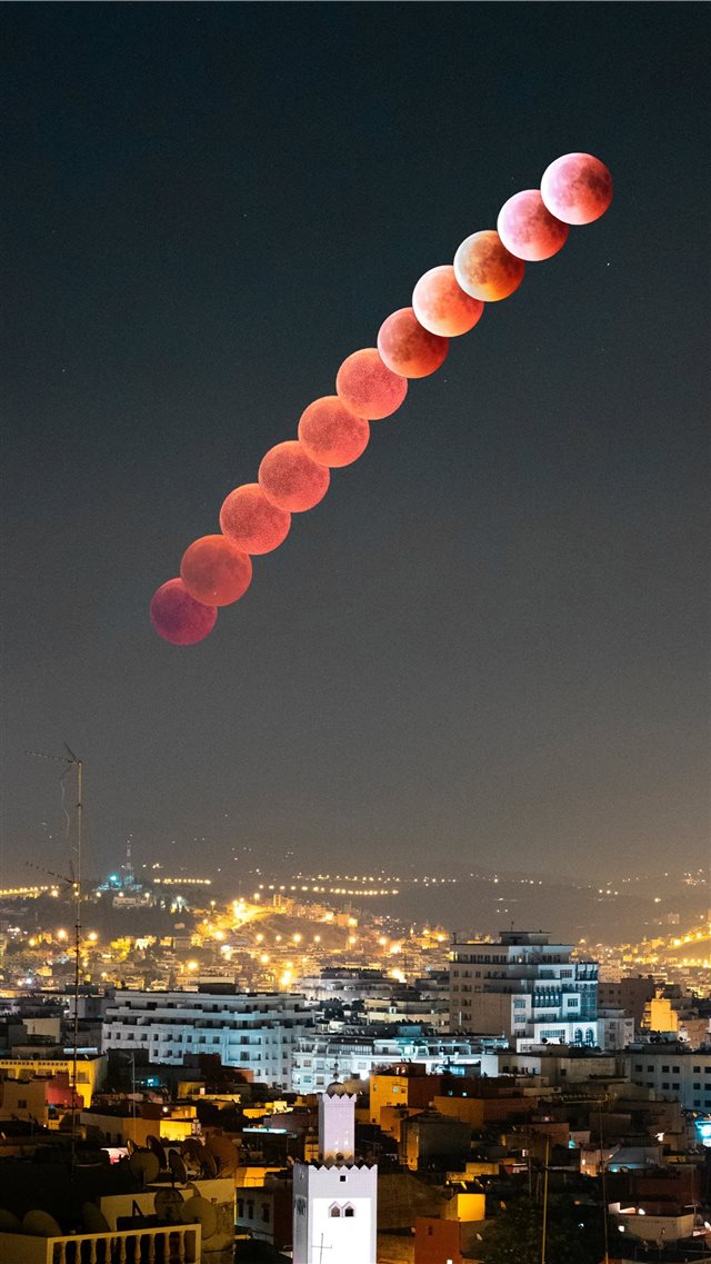 Blood moon in Tangier iPhone 8 wallpaper 