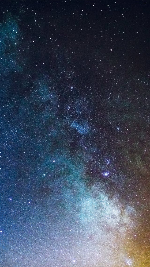 Milky Way over Quelfes  Portugal iPhone 8 wallpaper 