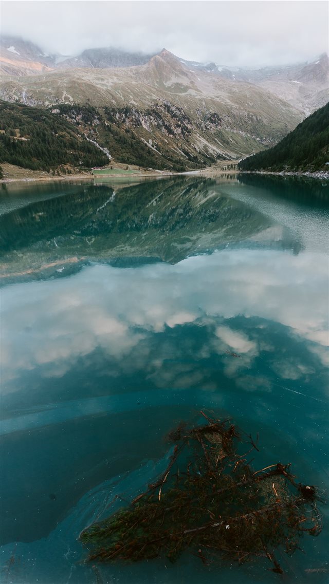 Artificial lake iPhone 8 wallpaper 