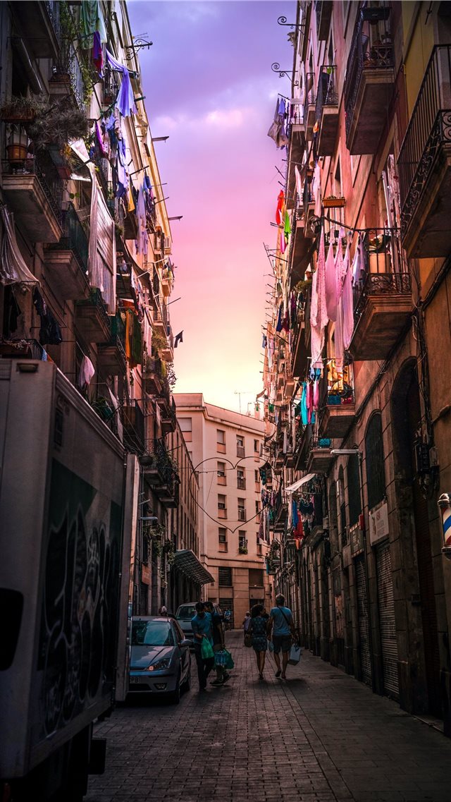 Sunset in Madrid iPhone 8 wallpaper 
