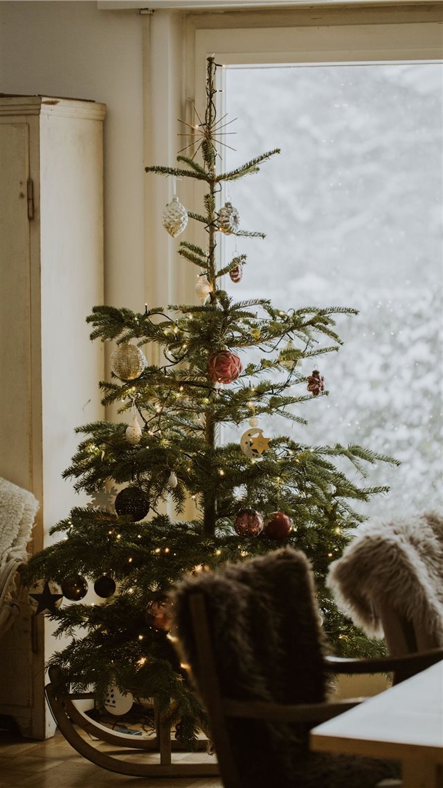 christmas tree iPhone 8 wallpaper 