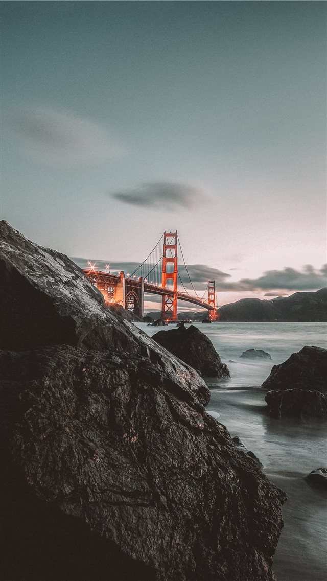Golden Gate Bridge iPhone SE wallpaper 