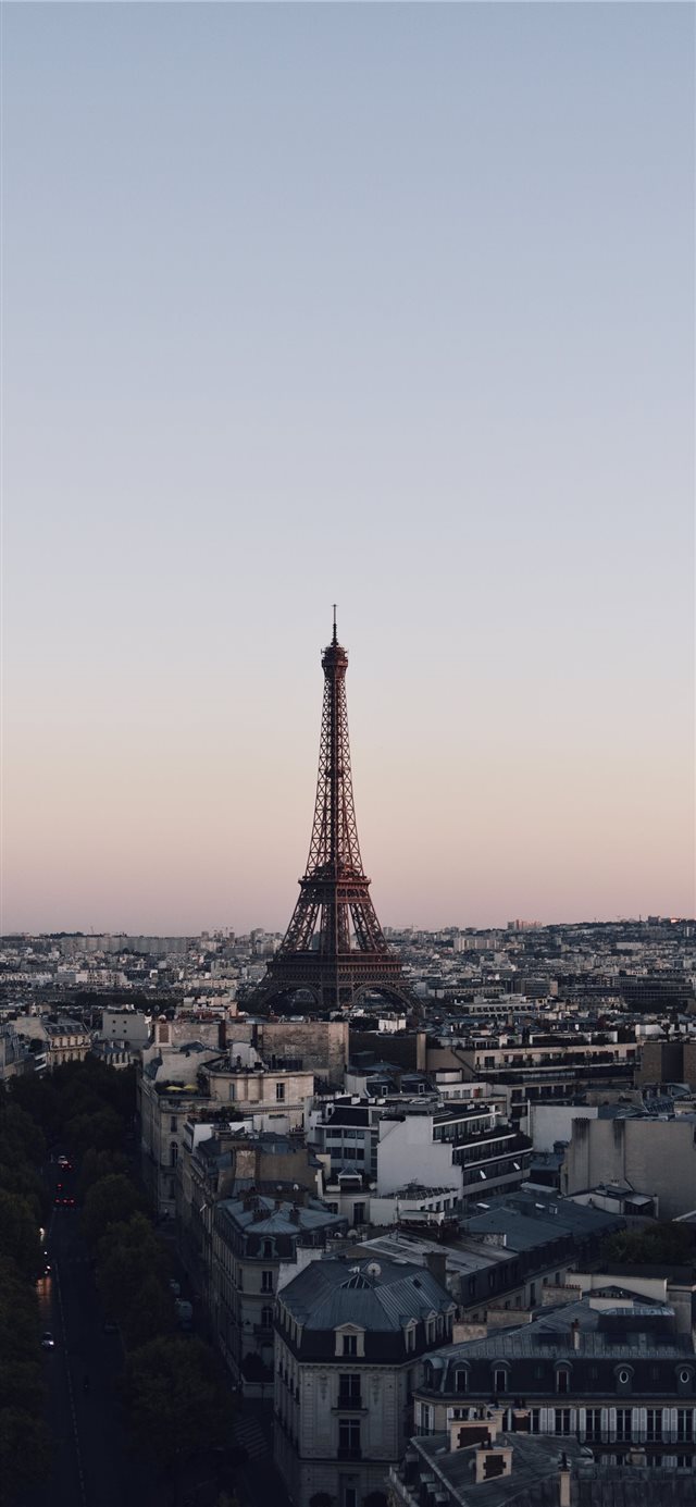 Madame Eiffel at sunset iPhone X wallpaper 