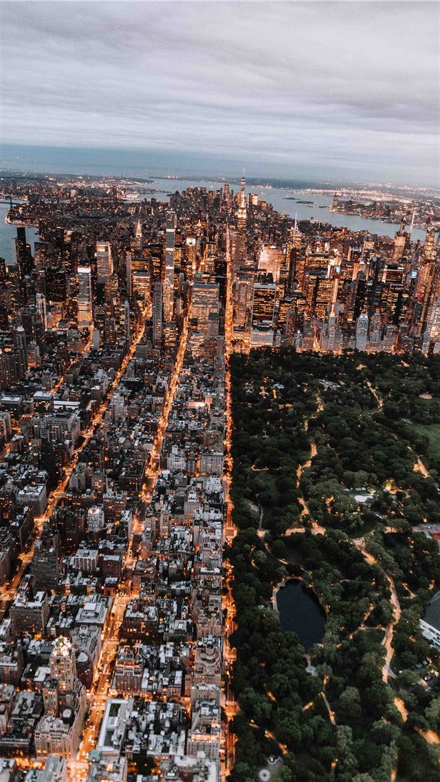 Aerial of Central Park and New York City iPhone SE wallpaper 