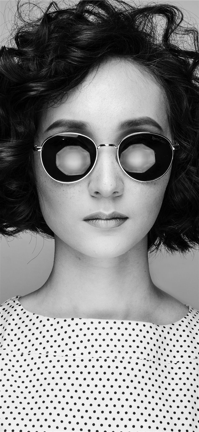woman wearing sunglasses iPhone X wallpaper 