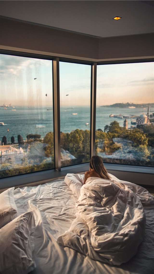The view from the Swissotel in Istanbul iPhone 8 wallpaper 