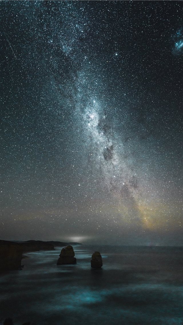Milky Way   Instagram  @WithLuke iPhone SE wallpaper 