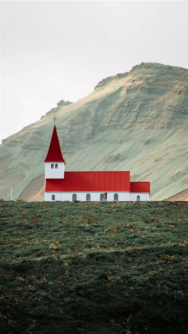 Beautiful Church in Vik  Iceland iPhone SE wallpaper 