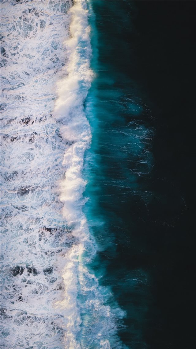 Ocean wave iPhone 8 wallpaper 