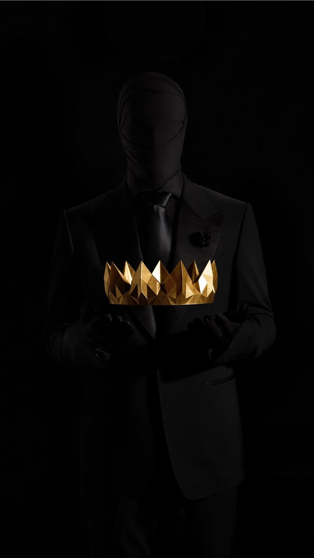 Silhouette holding gold crown iPhone 8 wallpaper 