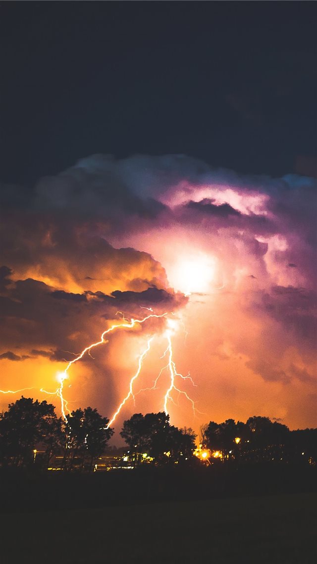 lightning strike at night iPhone SE wallpaper 