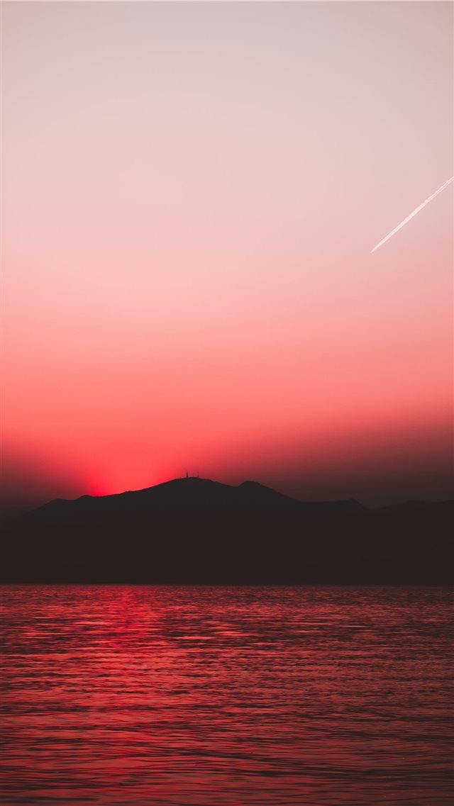 silhouette photography of body of water iPhone 8 wallpaper 